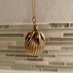 Gold bobble necklace